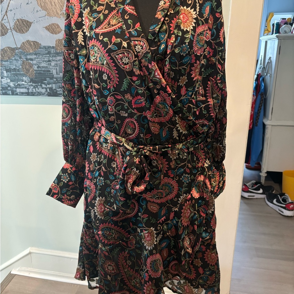 NEW YORK & CO. PAISLEY LONG SLEEVE DRESS. BRAND NEW WITH TAG.